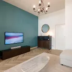 Beautiful Renovated Apartment In An Authentic Building
