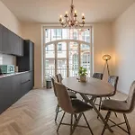 Beautiful Renovated Apartment In An Authentic Building
