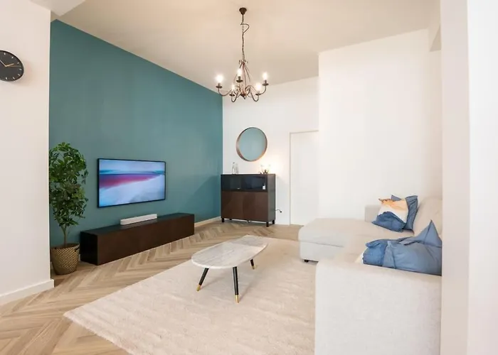 Beautiful Renovated Apartment In An Authentic Building